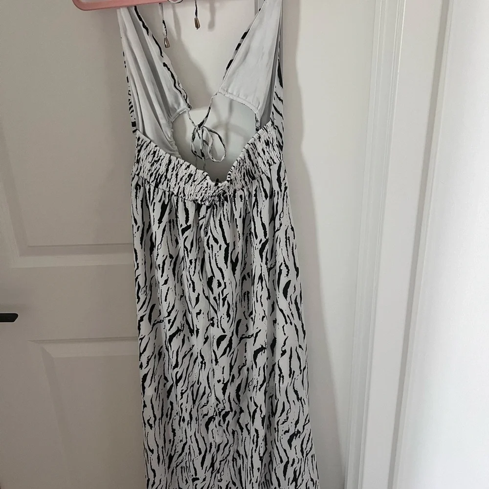 Zebra Print Maxi Cutout Halter Dress Size Medium - Picture 14 of 16